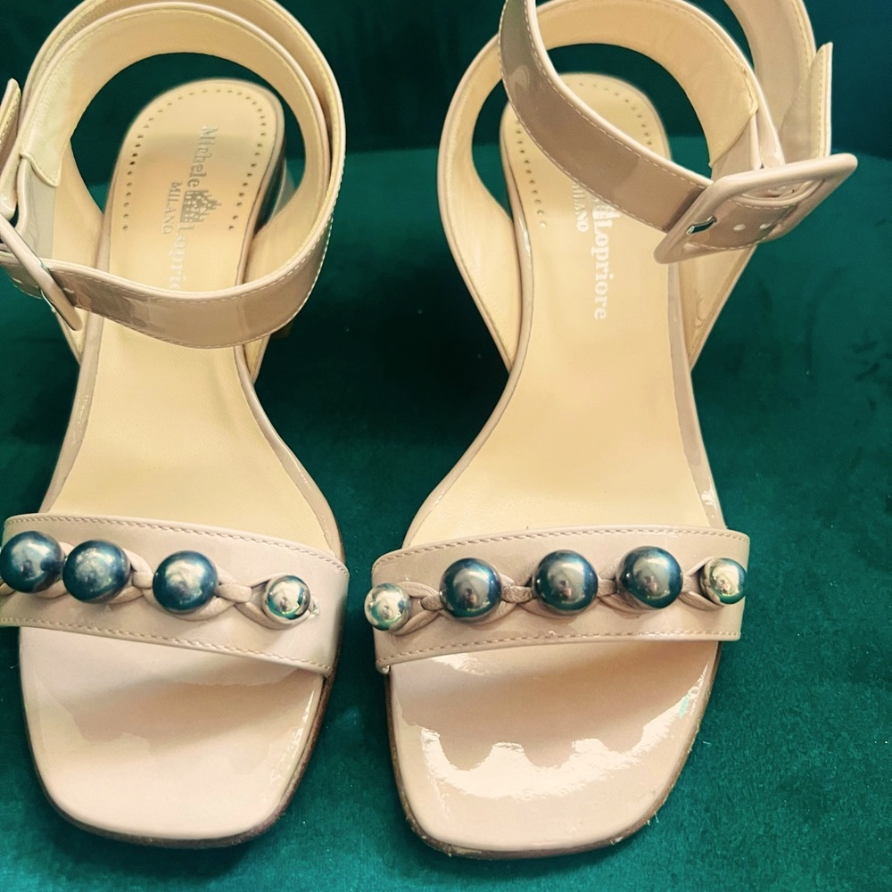 Beautiful Italian Sandal with strap and buckle 5 1/2 size